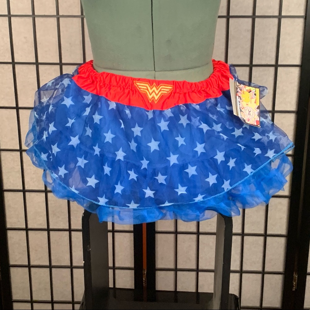 Wonder Woman skirt bottom size small hot topic